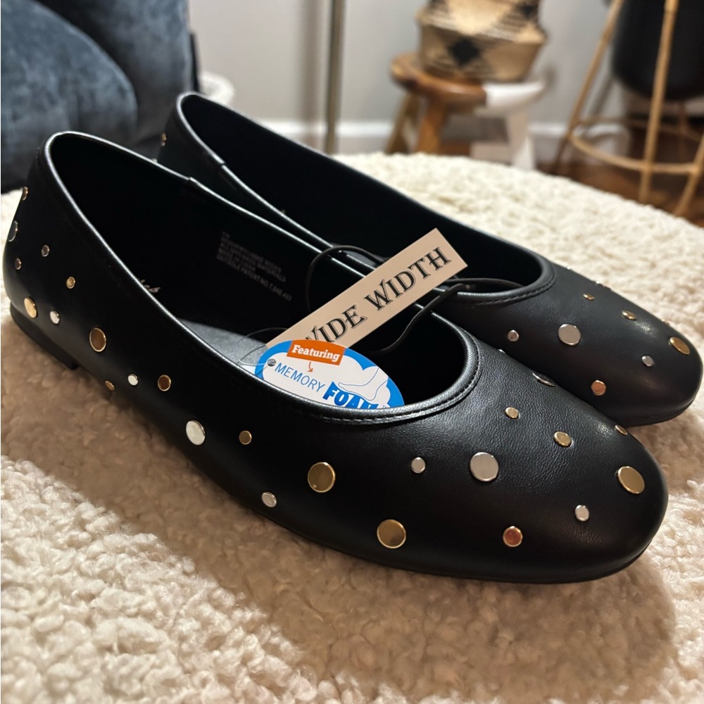 Studded Ballet Flat  black soft wide width 7 NWTS WIDE Seychelles Memory foam!